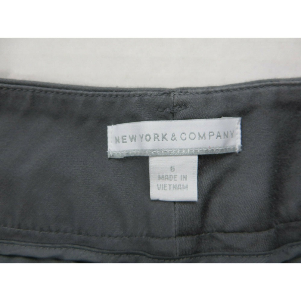 Womans New York Company Gray Shorts Size 6 - Picture 2 of 3